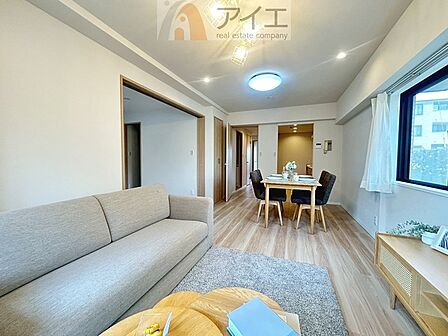朝から日差しいっぱいの、明るい空間でのびのび過ごせます