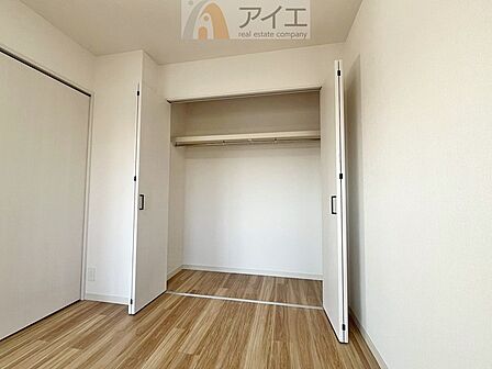 お子様の荷物も片付く、全居室収納スペース