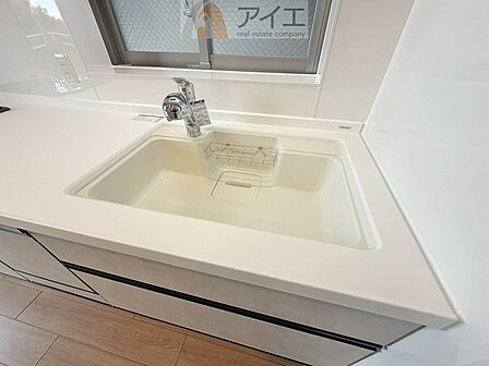 水道一体型の浄水器。ボタン一つで切替可能水回りもすっきり