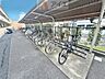 その他：広々スペースの駐輪場はご家族の自転車を置くことができます