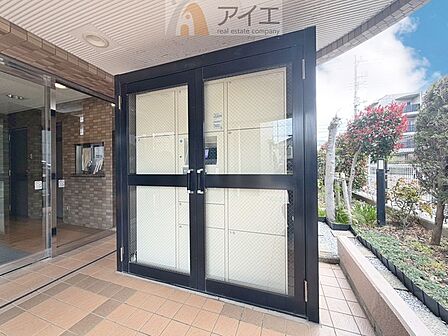 清掃や修理だけでなく、不審者への声掛けも。管理員の活動は防犯にも有効