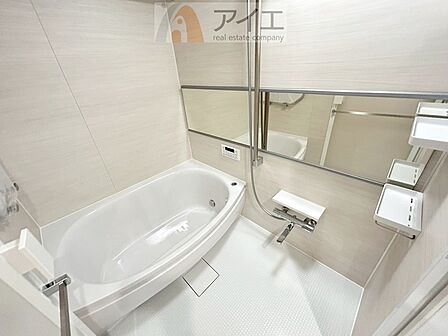 大人の半身浴や、小さなお子様との入浴にも便利な浴室