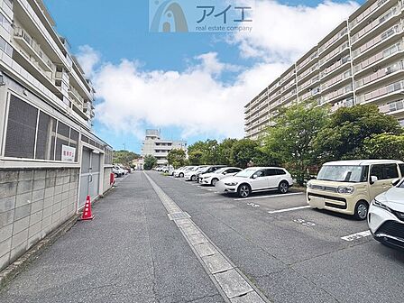 駐車場があるため車通勤の方にも安心なマンションです（要空確認）