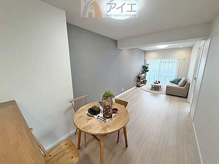 朝から日差しいっぱいの、明るい空間でのびのび過ごせます