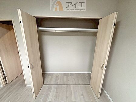 お子様の荷物も片付く、全居室収納スペース