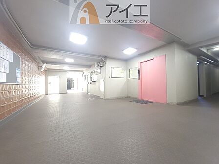 清掃や修理、不審者への声掛けも。管理員日勤は防犯にも有効