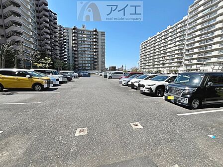駐車場があるため車通勤の方にも安心なマンションです（要空確認）