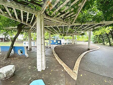 公園が近く、子育て家族に嬉しい緑豊かな環境です
