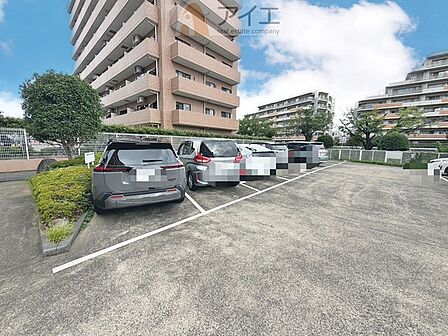 駐車場があるため車通勤の方にも安心なマンションです