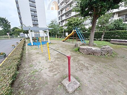 公園が近く、子育て家族に嬉しい緑豊かな環境です