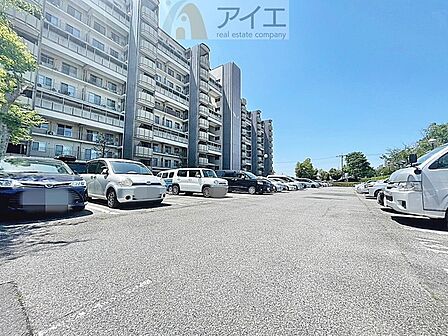 駐車場があるため車通勤の方にも安心なマンションです(要空確認)