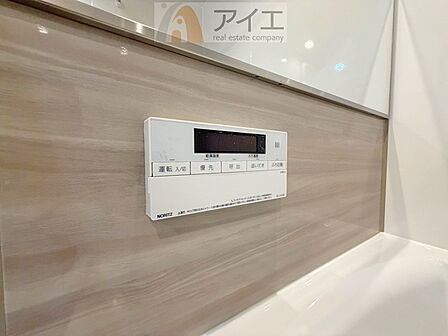 オートバスリモコンはボタンひとつでお風呂の準備が可能です。