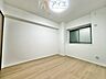 寝室：【施工例】風通しが良く、開放感あふれるお部屋です