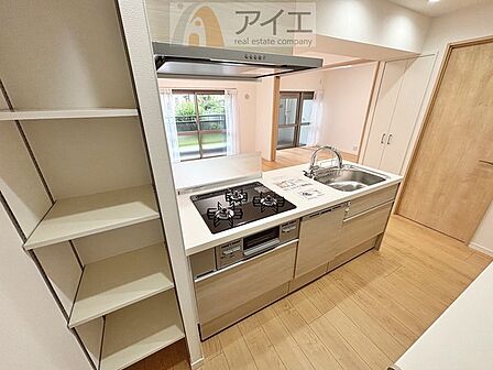 ご家族やお客様との会話も楽しめる対面キッチン