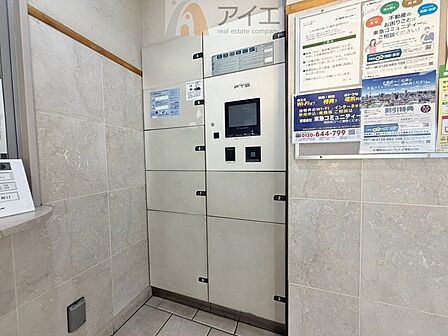 お出掛けが多くても安心な、宅配ボックスつき