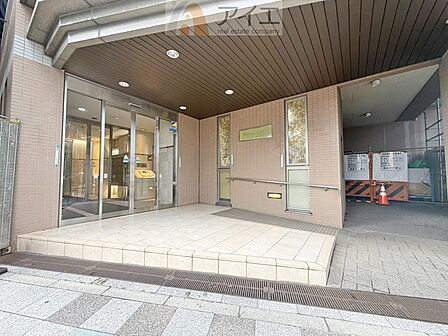 清掃や修理、不審者への声掛けも。管理員日勤は防犯にも有効
