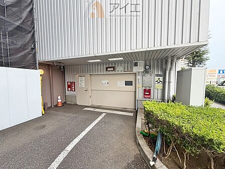 駐車場があるため車通勤の方にも安心なマンションです(要空確認)