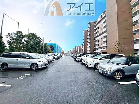駐車場があるため車通勤の方にも安心なマンションです（要空確認）