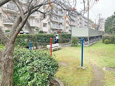 公園が近く、子育て家族に嬉しい緑豊かな環境です