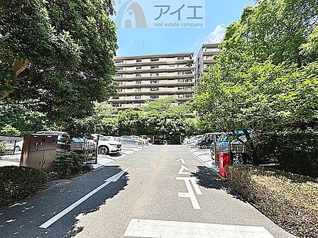 駐車場があるため車通勤の方にも安心なマンションです（要空確認）