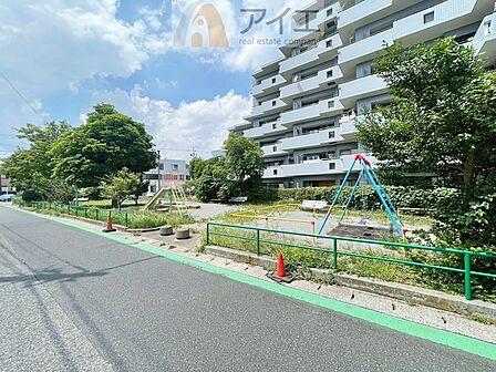 公園が近く、子育て家族に嬉しい緑豊かな環境です