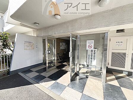 清掃や修理、不審者への声掛けも。管理員日勤は防犯にも有効