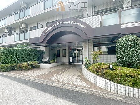 清掃や修理、不審者への声掛けも。管理員日勤は防犯にも有効