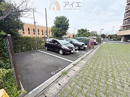 駐車場があるため車通勤の方にも安心なマンションです(要空確認)