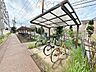 その他：広々スペースの駐輪場はご家族の自転車を置くことができます