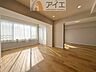 リビング/ダイニング：朝から日差しいっぱいの、明るい空間でのびのび過ごせます