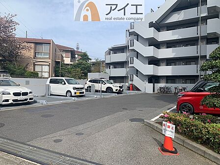 駐車場があるため車通勤の方にも安心なマンションです