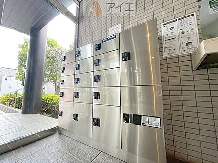 お出掛けが多くても安心な、宅配ボックスつき