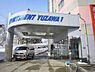 エントランス：玄関前にはシャトルバスが待機（冬期間のみ）