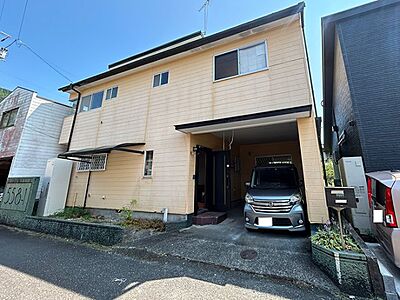 外観：LDK広々約23帖！ビルトインガレージ付き、リフォーム済み再生住宅が月々4万円台から登場！スーパーやドッグストアまで徒歩圏内で生活施設が充実しています。