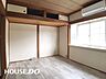 室内：南東側に出窓があり、明るい日差しが入ってきます♪