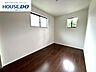 子供部屋：子どもに「自分の部屋」ができる日を、楽しみにしている方も多いはず。ベッドと机が置けて、少し遊べるくらいのちょうどいい広さです。
