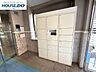 その他：共用部の宅配ボックスがあれば、不在でも荷物を受け取れます。再配達の手間がなくなるのは、忙しい毎日には特にありがたい設備です。