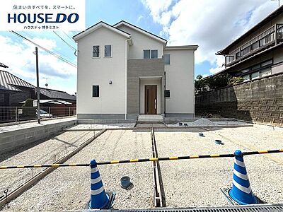 外観:◆駐車スペース4台分。お車の出し入れしやすい並列駐車◆桜原小学校まで歩4分 外観:◆駐車スペース4台分。お車の出し入れしやすい並列駐車◆桜原小学校まで歩4分