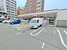 周辺：セブンイレブン　博多住吉橋店【セブンイレブン　博多住吉橋店】早朝、深夜など時間を気にせずお買い物。話題のスイーツや、期間限定のお惣菜など、要チェックです♪ 370m