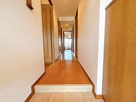玄関にはシューズボックスがあります。
