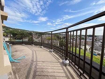 付近には緑や山など多く、豊かな自然の風景を望んでいただけます◎