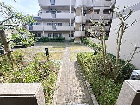 静かで落ち着いた閑静な住宅地です。子育て世代の生活環境としても最適です◎