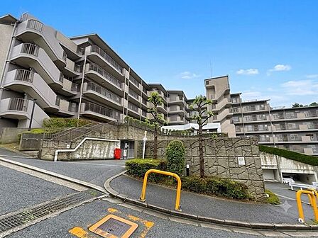静かで落ち着いた閑静な住宅地です。子育て世代の生活環境としても最適です◎
