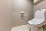 トイレは快適な温水洗浄便座付です。いつも清潔な空間であるよう配慮された造りです。
