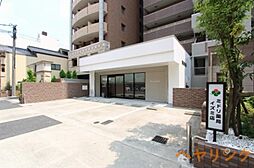 ミドリ薬局イズミ店 210m