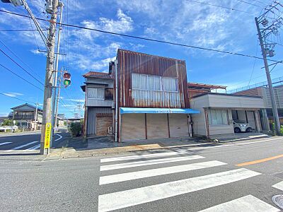 外観：約76坪の広大な敷地！駐車場やお庭を確保したい方にもおすすめなお土地です♪