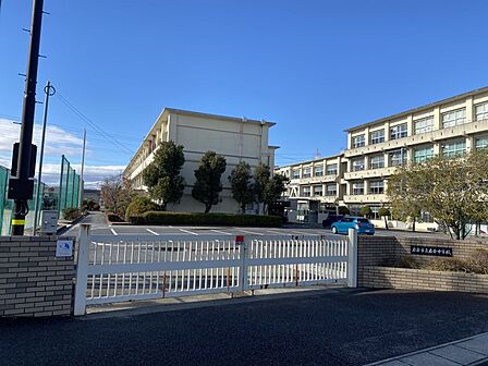 岩倉中学校まで 580m 徒歩約8分●昭和22年創立の中学校です。