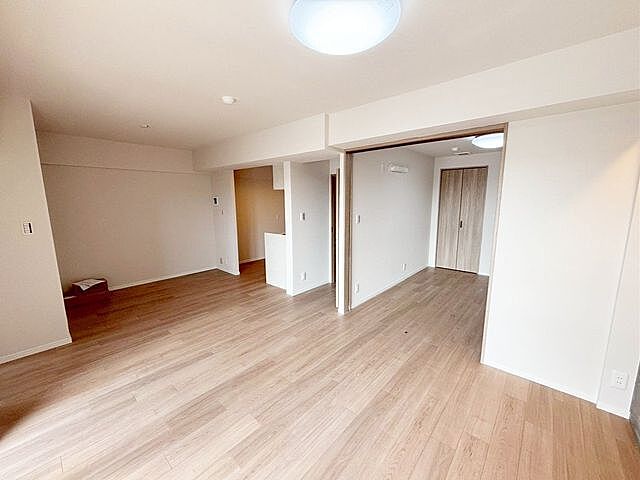 リビング/ダイニング グラン・ドムール南仙台 4階/-