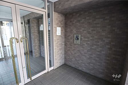 エントランスはオートロック付きです。