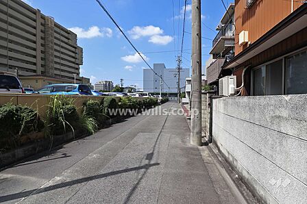 敷地東側の前面道路